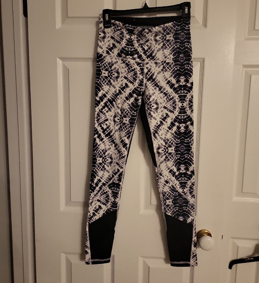 Victoria's Secret Black and White Patterned Leggings